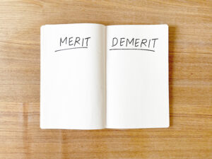 MERIT DEMERITと書かれたノート