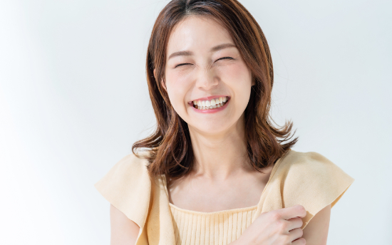 マウスピース矯正で綺麗な歯並びになった女性