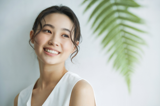 歯の矯正をして綺麗な歯並びになった女性