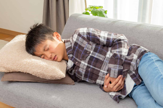 乳歯の虫歯を放置して体調が悪くなった男の子