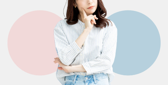 マウスピース矯正とワイヤー矯正の違いを考える女性