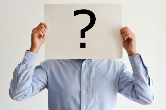 八重歯の矯正は大人でも受けられるのか考えるイメージ