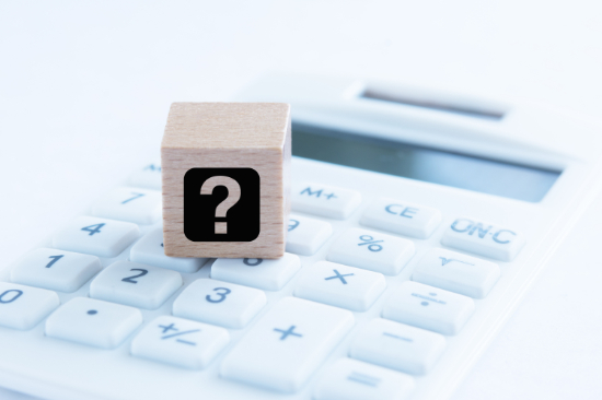 大人の歯の矯正にかかる費用を考えるイメージ