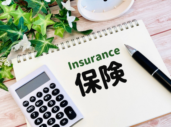 歯の矯正治療に保険は適用されるのか考えるイメージ