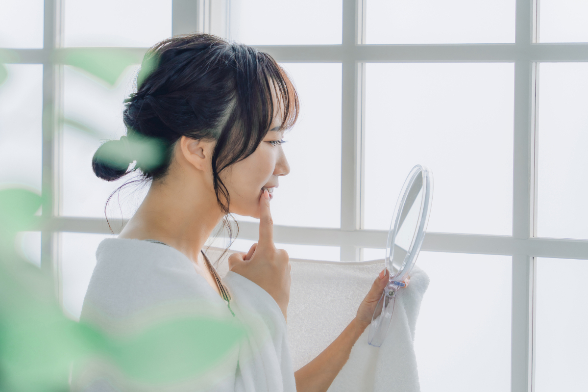 すきっ歯が気になる女性